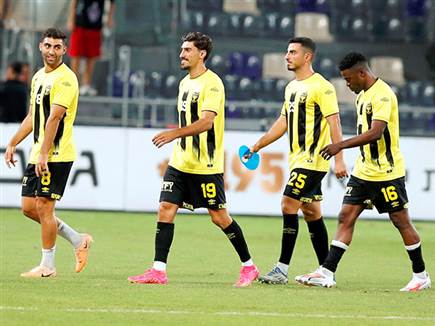 בית&quot;ר חזרה מהפגרה (צילום: אלן שיבר)