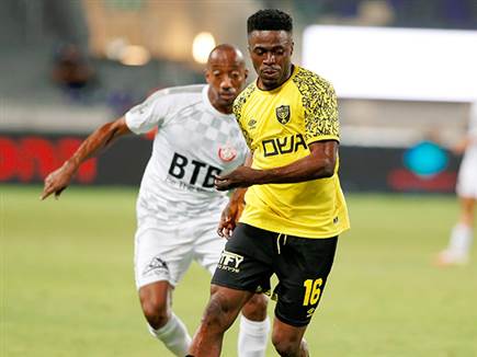 סורו נכנס יחד עם עדי יונה (צילום: אלן שיבר)