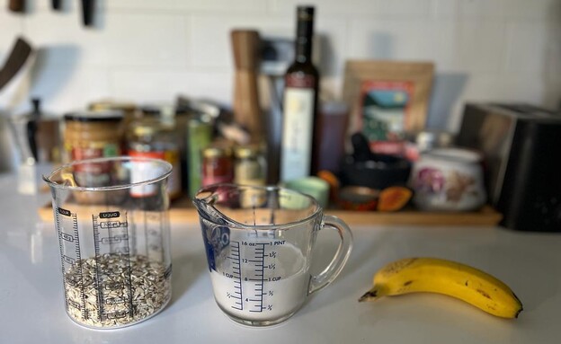 פנקייק 3 מרכיבים: בננה, חלב אורז-שקדים ושיבולת שוע