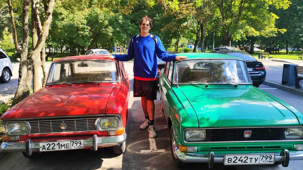 גאורגי קרימנצקי, בן 18 בגובה 2.17 מטר גאורגי קרימנצקי, בן 18 בגובה 2.17 מטר