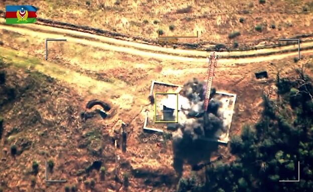 תקיפה מאוויר של מל"ט של צבא אזרבייג'אן (צילום: AP)