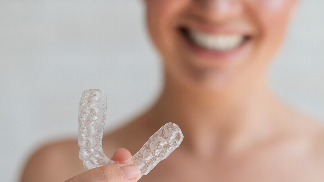 פלטות שקופות ליישור שיניים פלטות שקופות ליישור שיניים