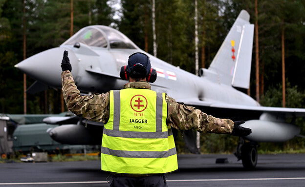 המטוס בפעולה (צילום: @FinnishAirForce)