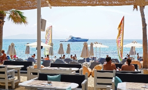 מיקונוס חוף (צילום: Wirestock Creators, shutterstock)