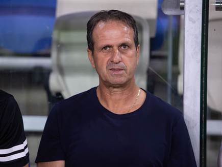 ניצב בראש הטבלה (קובי אליהו)