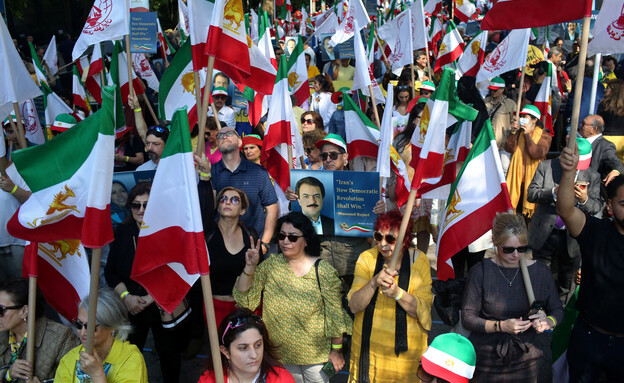 הפגנת גולים איראנים מחוץ למטה האו"ם (צילום: reuters)