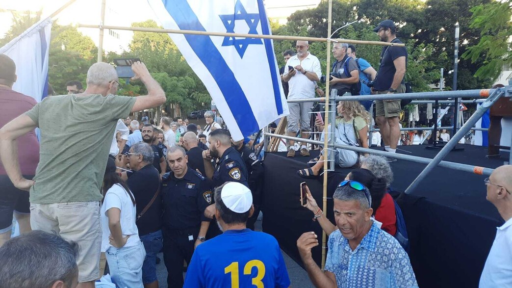 מפגינים ניסו למנוע תפילה בהפרדה בתל אביב (צילום: איתן אלחדז, TPS)