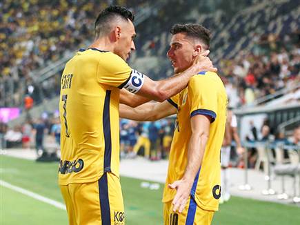 עם עוד ועוד שערים (צילום: אלן שיבר)