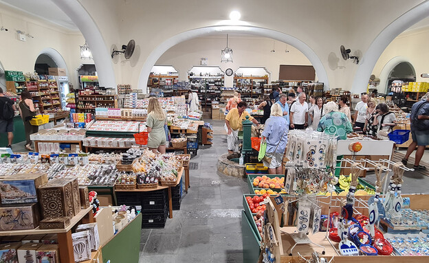 שוק התיירים אגורה (צילום: איריס לוי)