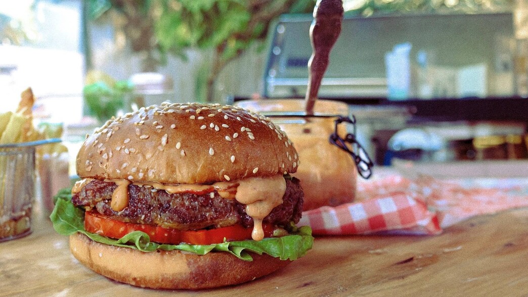 המבורגר כמו שפעם היו מכינים המבורגר