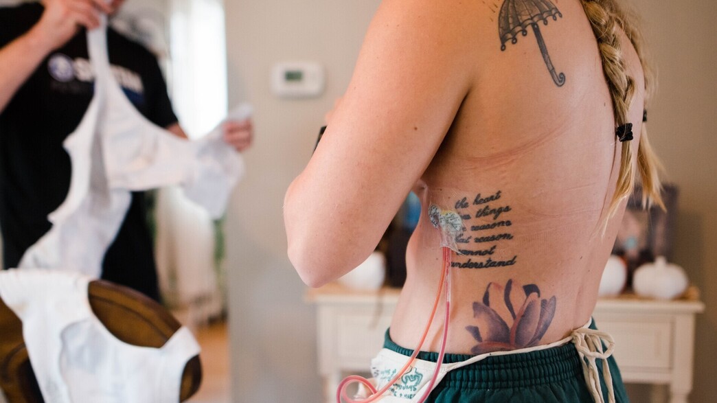 אישה, מטופלת סרטן השד (צילום: Rebekah Vos, unsplash)
