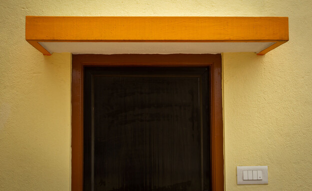 מדף מעל משקוף דלת (צילום: Manivannan T, SHUTTERSTOCK)