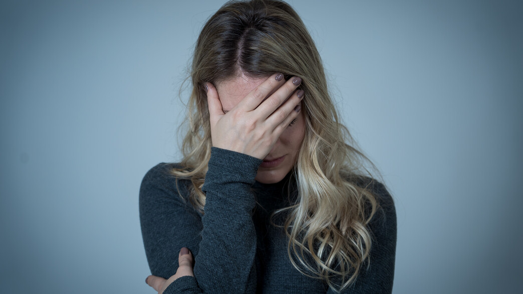 אישה מיואשת, אילוסטרציה