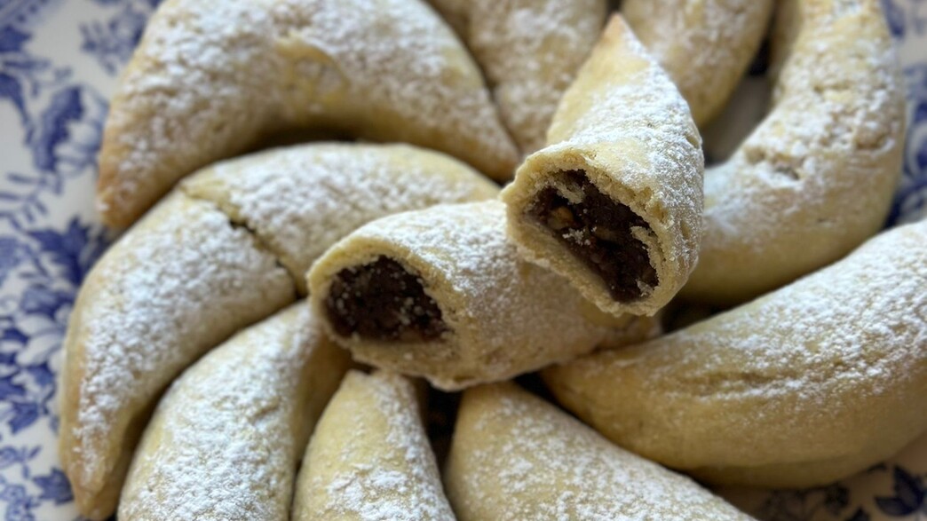 סהרוני תמרים ואגוזים