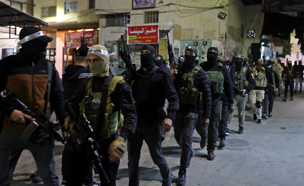 מחבלים חמושים בג'נין (צילום: JAAFAR ASHTIYEH/AFP/GettyImages)