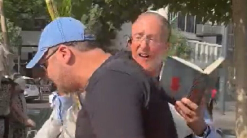 ליאו די, מיכאל ספרד