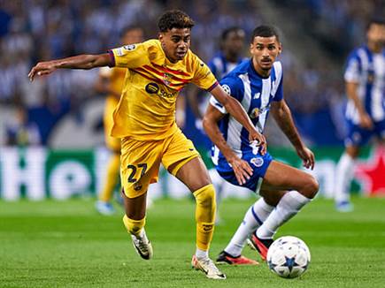 ימאל הפך לשחקן הצעיר ביותר שפתח בהרכב באלופות (Getty)