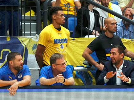 בולדווין צופה בחבריו (אלן שיבר)