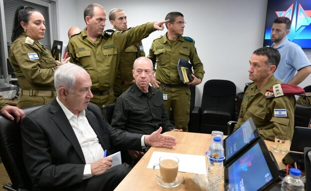 ראש הממשלה בנימין נתניהו בהערכת מצב בקריה בתל אביב (צילום: עמוס בן גרשום, לע"מ)