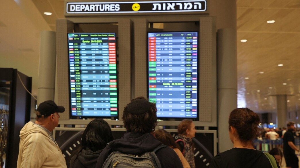 לוח ההמראות והנחיתות מציג ביטולי טיסות, בשבת