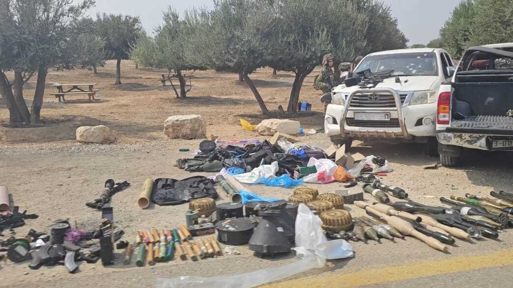 חלק מהנשק של מחבלי חמאס שנתפס לאחר הטבח