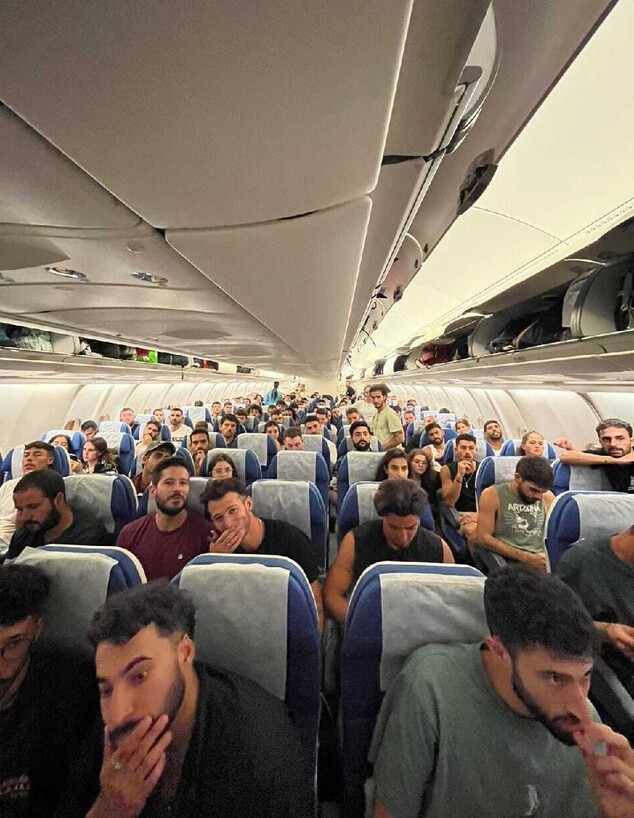 חילוץ ישראלים בטיסה