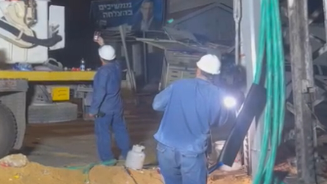 עובדי חברת החשמל תחת אש עובדי חברת החשמל תחת אש