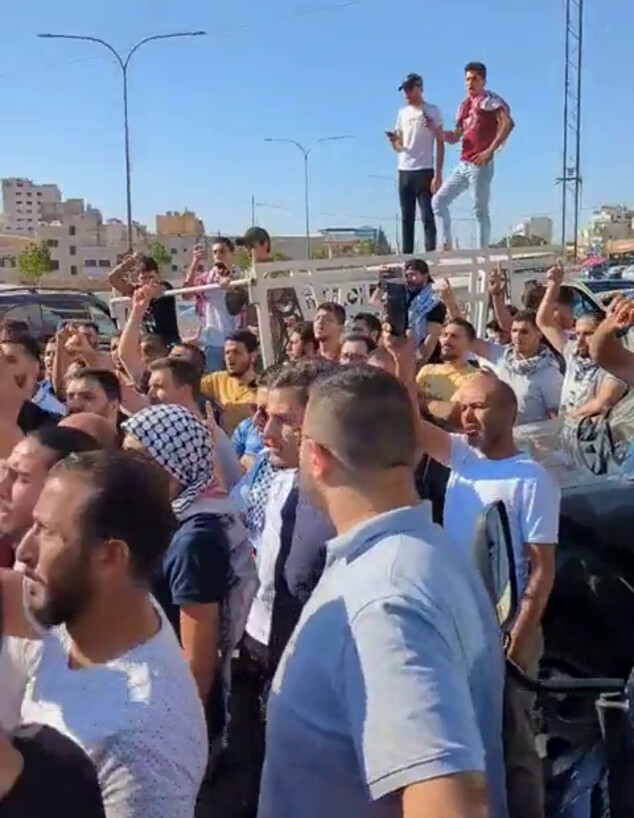 מפגינים הירדנים החלו לנוע לעבר גבול ישראל תמיכה בע