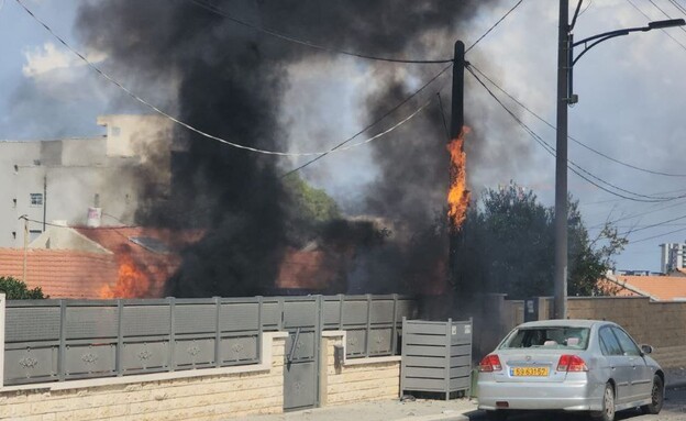 פגיעה ישירה בבית בשדרות (צילום: עיריית שדרות )