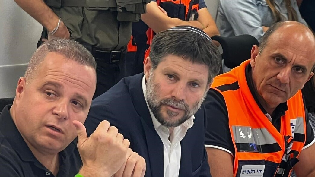 שר האוצר בצלאל סמוטריץ' מבקר באשקלון במהלך חרבות שר האוצר בצלאל סמוטריץ' מבקר באשקלון במהלך חרבות