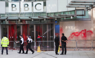 מחאה נגד BBC על סיקור המלחמה (צילום: רויטרס)