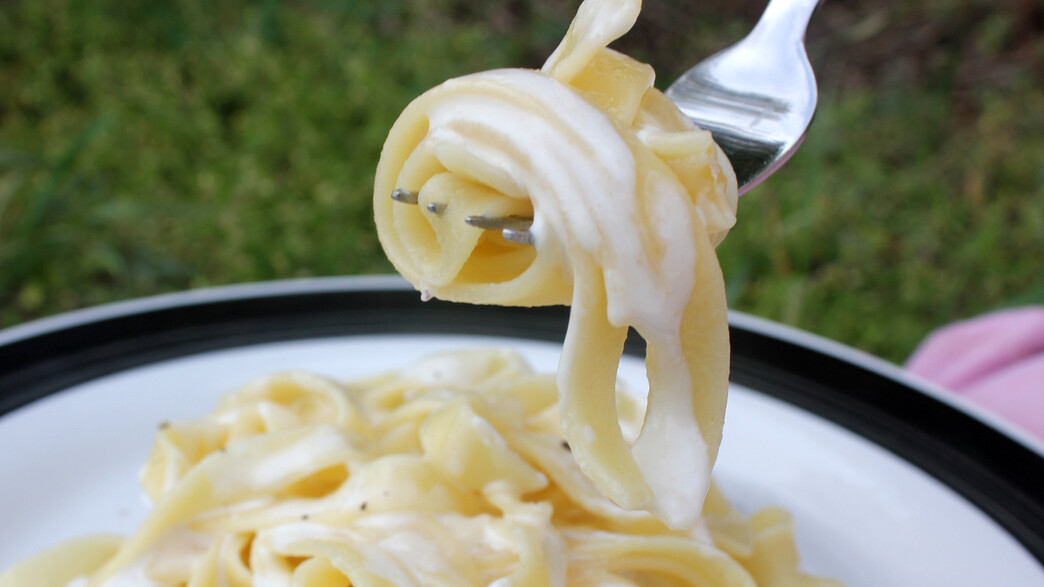 פטוצ'יני ברוטב שמנת פשוט