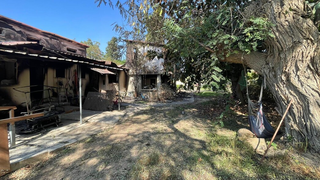 בתים שנשרפו במתקפת חמאס על כיסופים