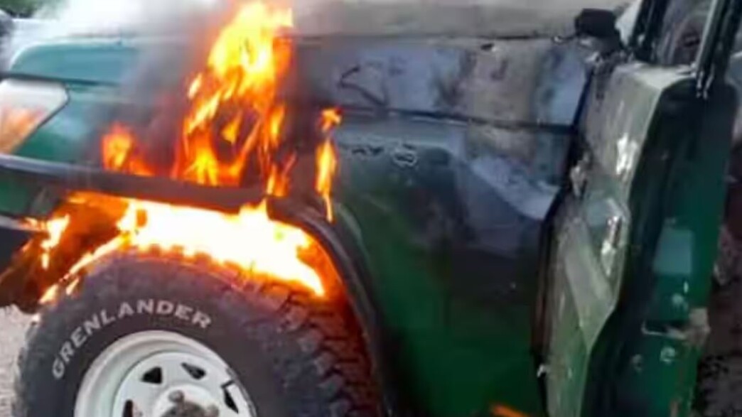 הרכב השרוף בפארק הלאומי באוגנדה (צילום: מתוך הרשתות החברתיות לפי סעיף 27א' לחוק זכויות יוצרים)