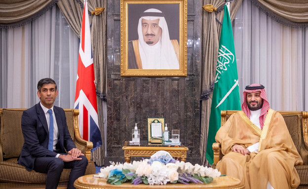 ראש ממשלת בריטניה פוגש את יורש העצר הסעודי בן סלמא (צילום: רויטרס)