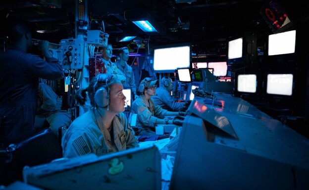 כוחות הצי של ארה"ב מפרסמים תיעוד של יירוט הטילים (צילום: U.S Navy)