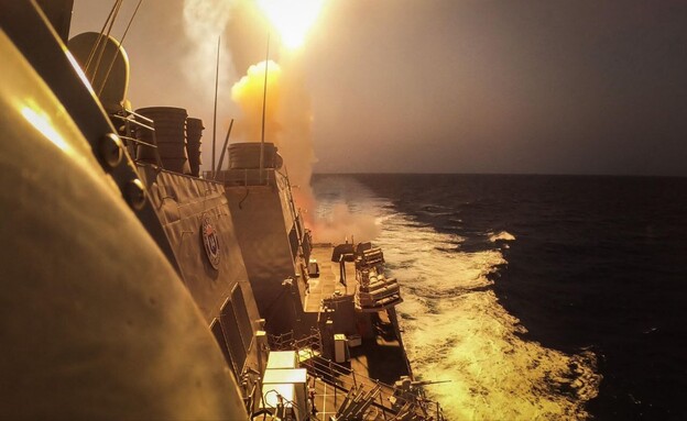 כוחות הצי של ארה"ב מפרסמים תיעוד של יירוט הטילים (צילום: U.S Navy)