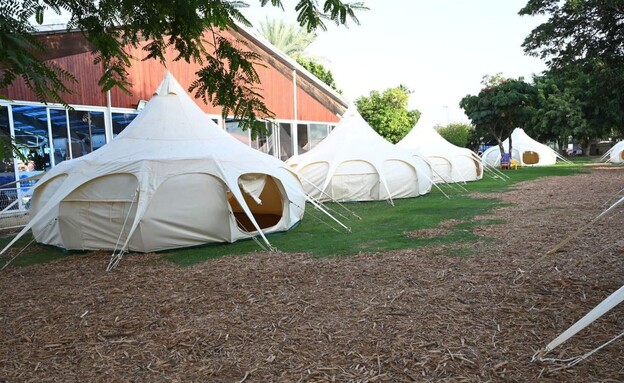 מתחם אוהלי "גלמפינג" בכפר המכביה עבור תושבי הצפון