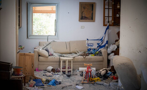 הרס בבית בקיבוץ בארי אחרי הטבח (צילום: עומר פישמן, פלאש 90)