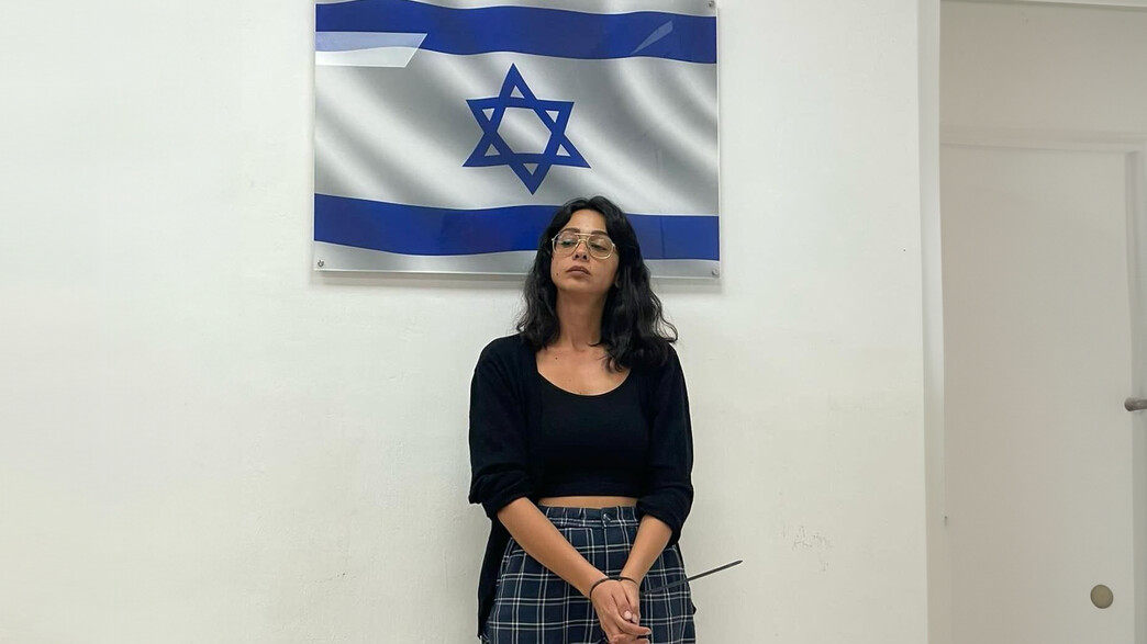 השחקנית מאיסה עבד אלהאדי במעצר (צילום: דוברות המשטרה)
