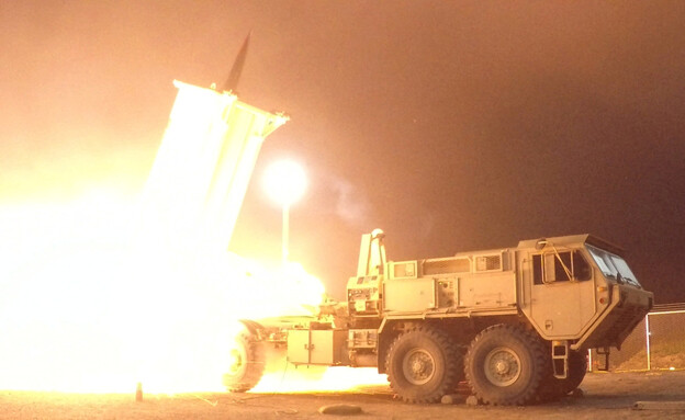 סוללת הגנה אווירית THAAD שארה"ב שלחה למזרח התיכון (צילום: רויטרס)