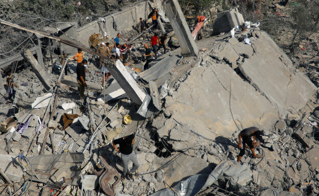 ההרס בח'אן יונס לאחר תקיפות חיל האוויר (צילום: רויטרס)