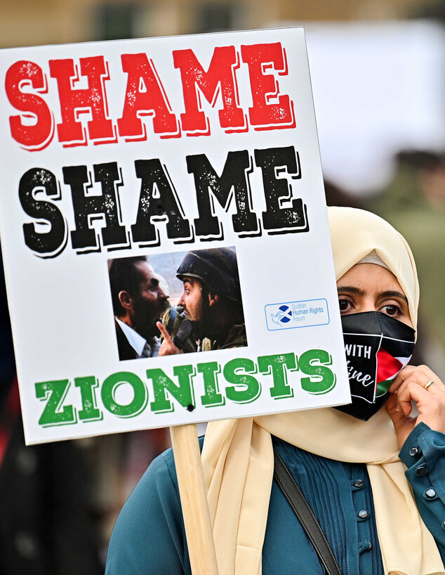 הפגנה פרו פלסטינית בגלזגו סקוטלנד (צילום: Jeff J Mitchell , getty images)