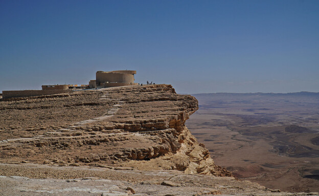 A young woman fell to her death in the Ramon crater