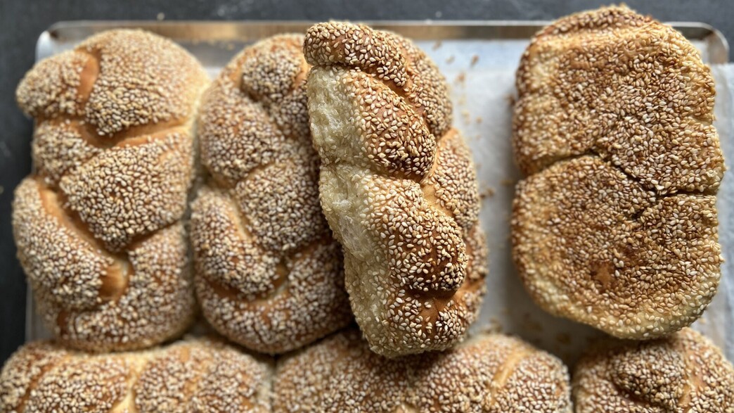 לחמניות שמונה עם שומשום