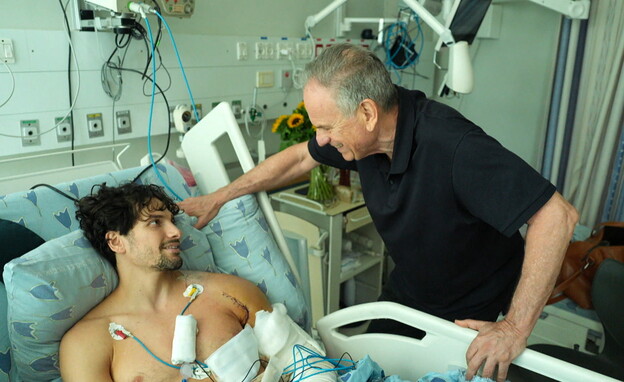 ידין גלמן עם אבי נשר בבית חולים
