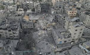 הריסות לאחר תקיפה אווירית של ישראל (צילום: ap)
