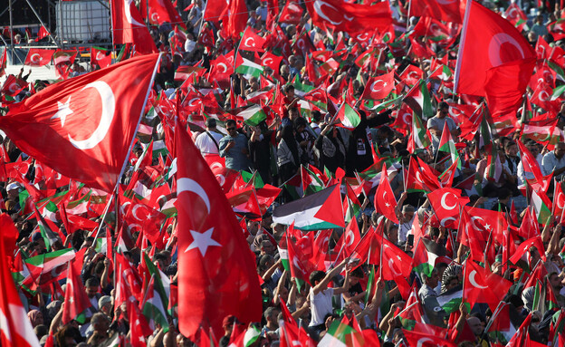 הפגנה פרו פלסטינית באינסטנבול, טורקיה (צילום: רויטרס)