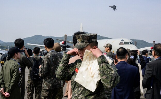 דרום קוריאה תרגיל צבאי  (צילום: 	ANTHONY WALLACE, getty images)
