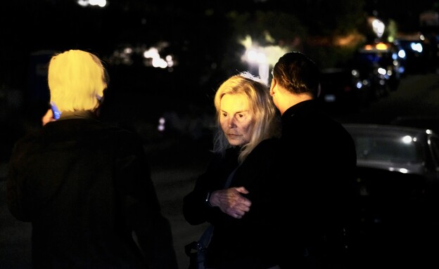 הוריו של מת'יו פרי בזירת מותו - לשימוש tvbee בלבד (צילום: Photo by MEGA/GC Images, Getty Images)